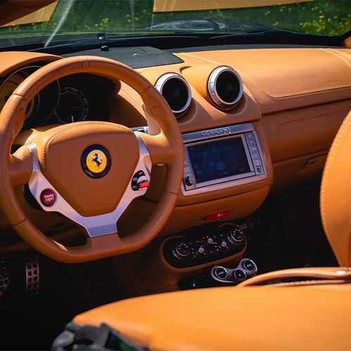 Rijden in een Ferrari California